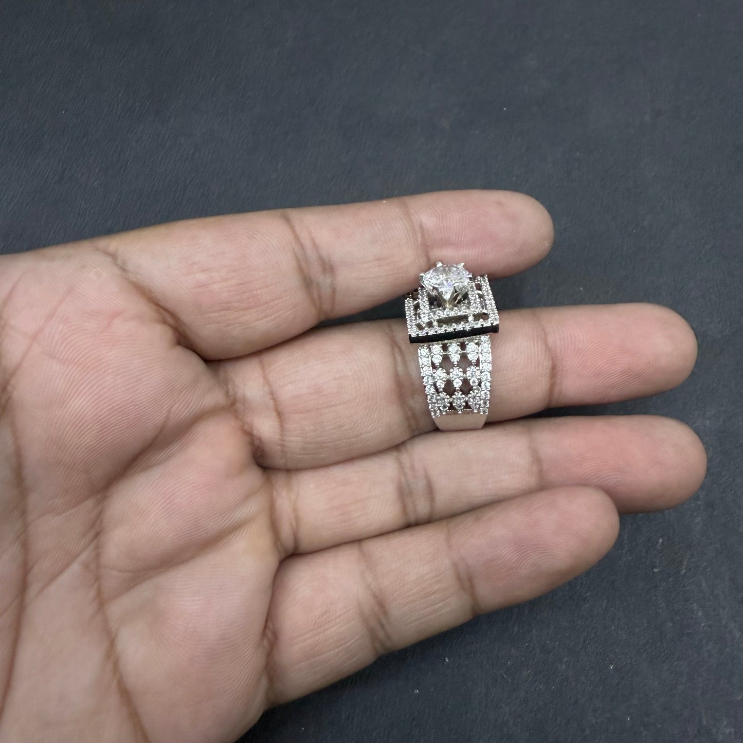 Ad Ring 28