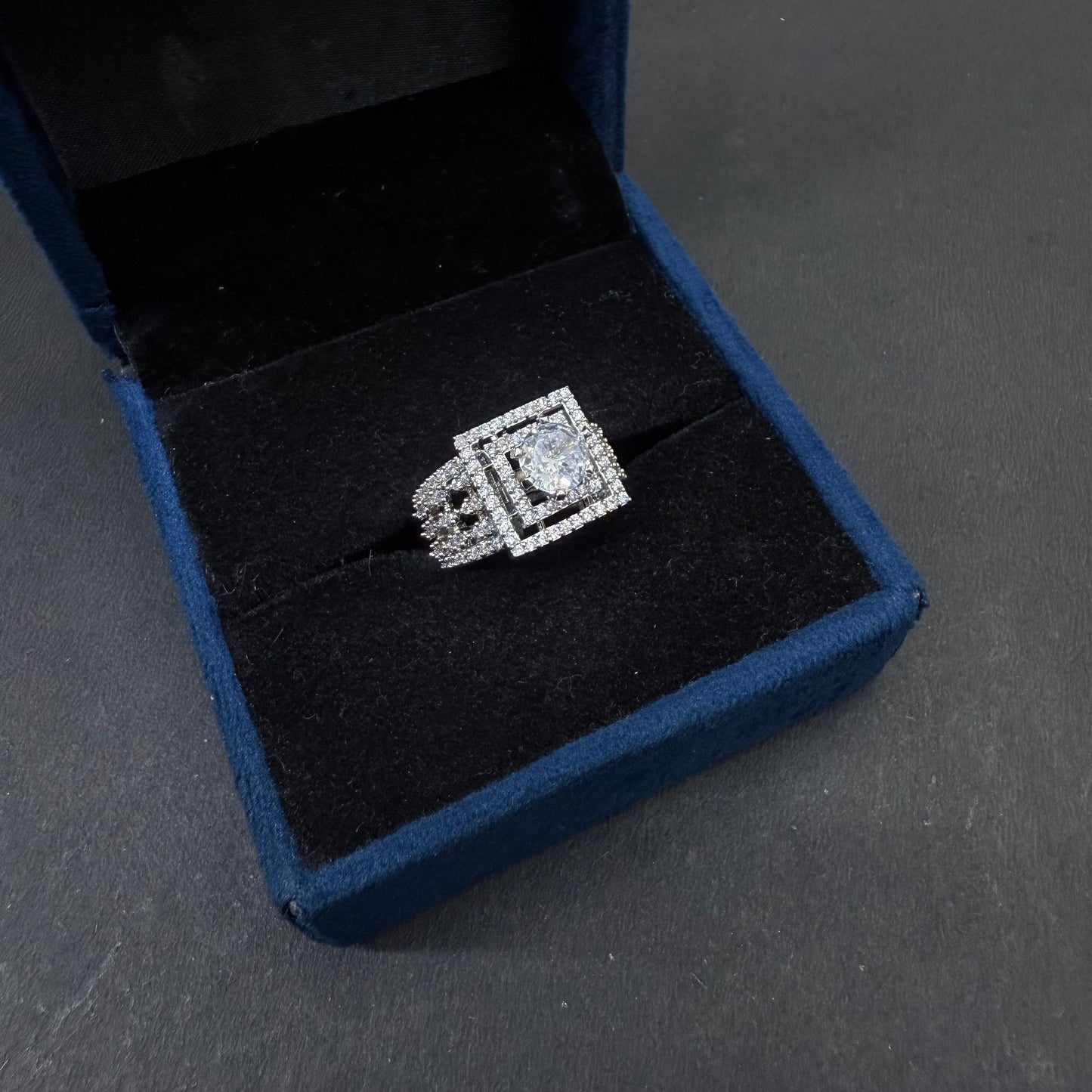 Ad Ring 28