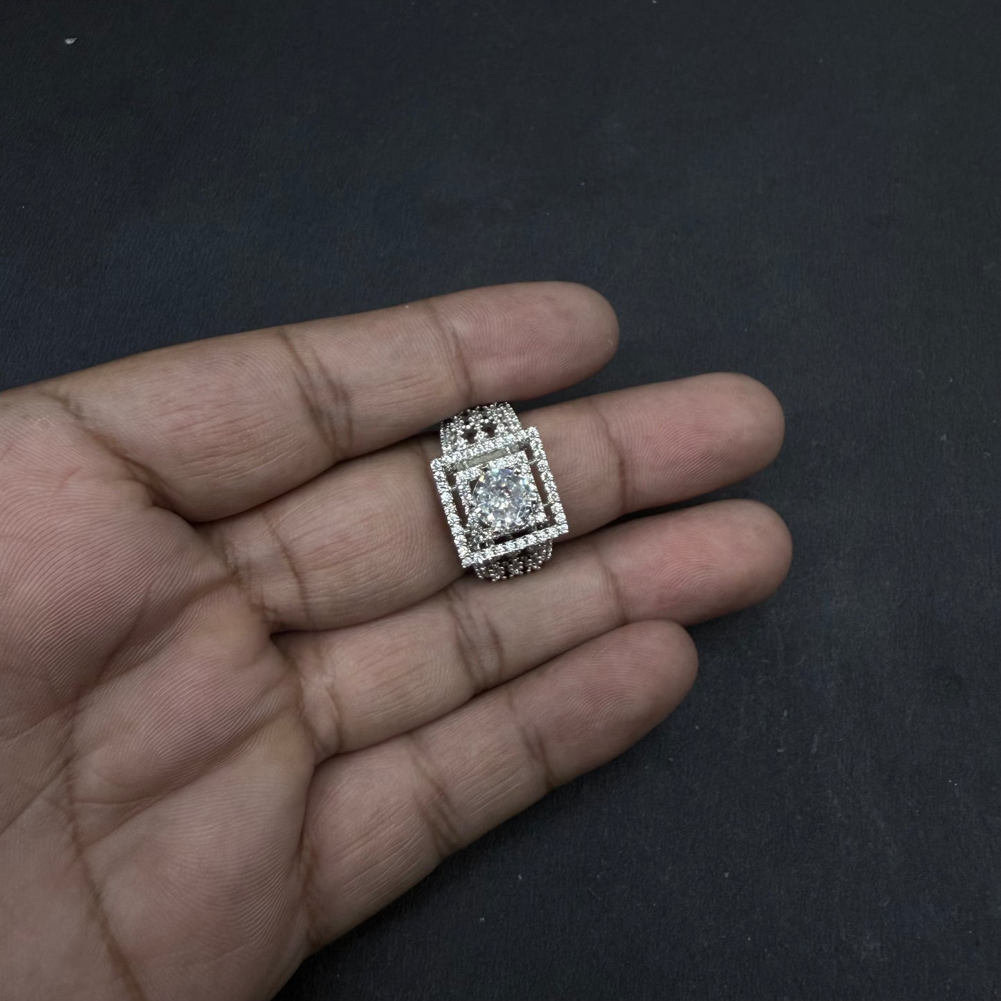 Ad Ring 28