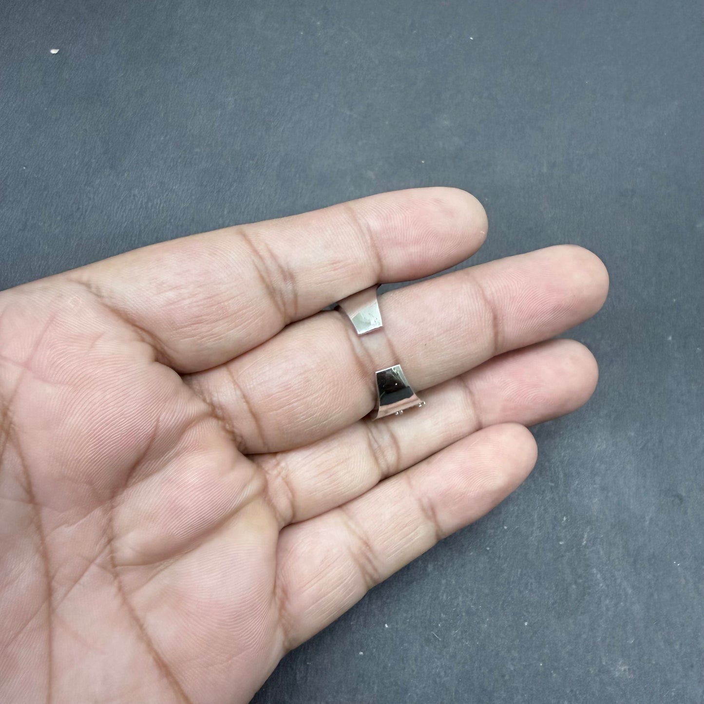 Ad Ring 63