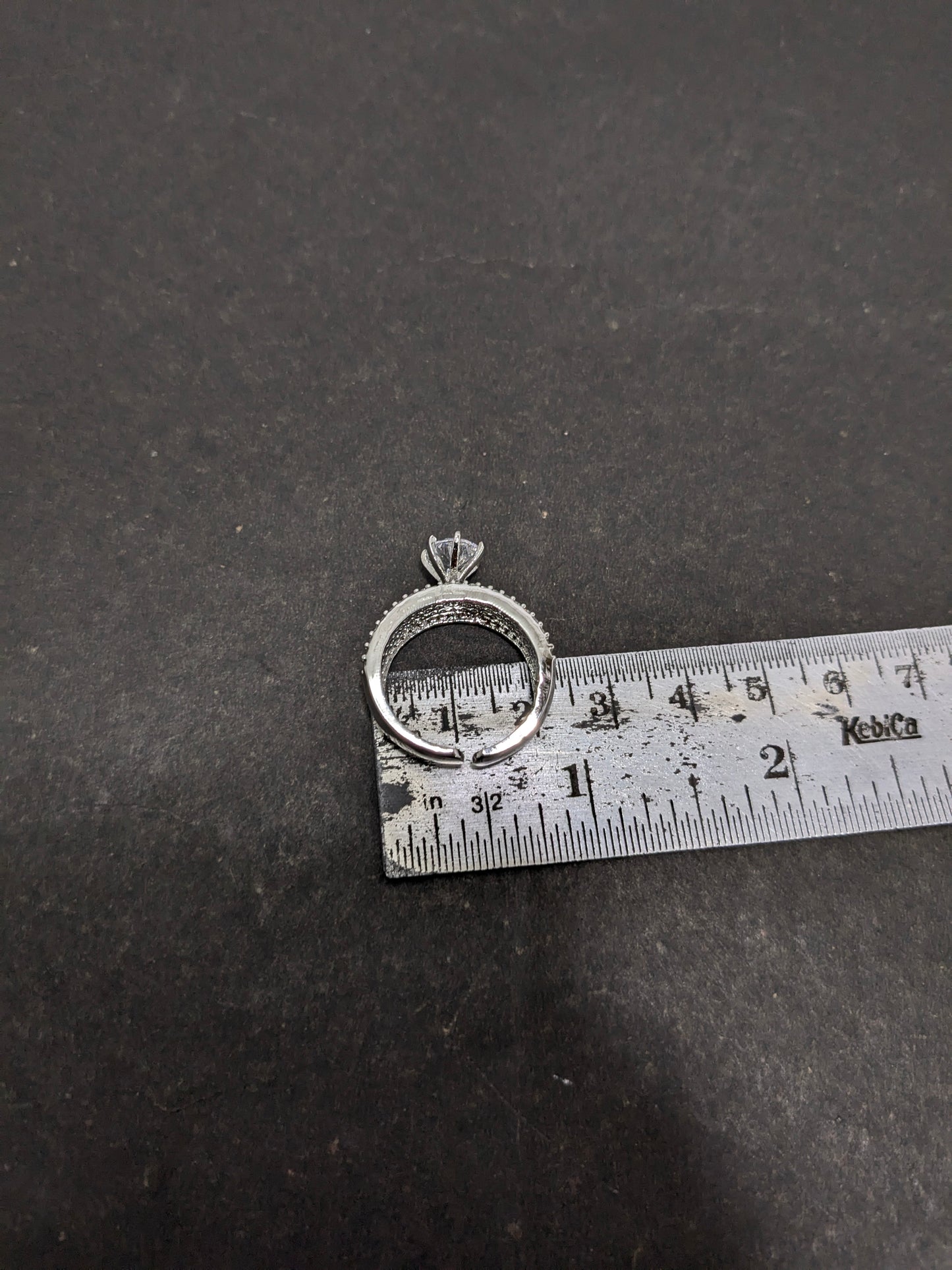 Ad Ring 57
