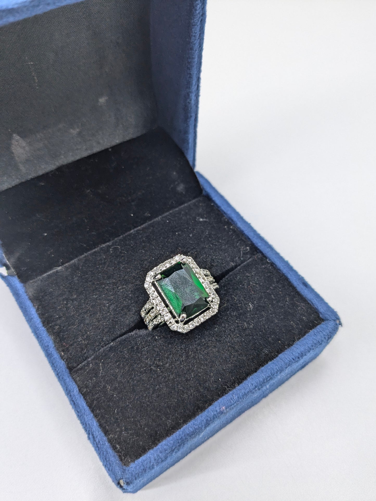 Ad Ring 06