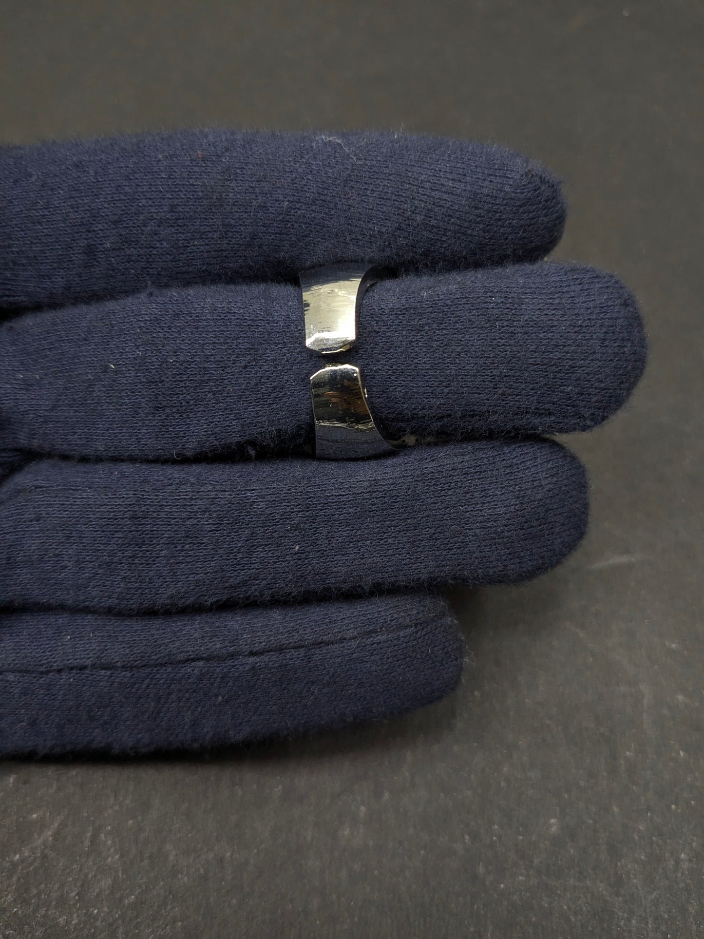 Ad ring 01