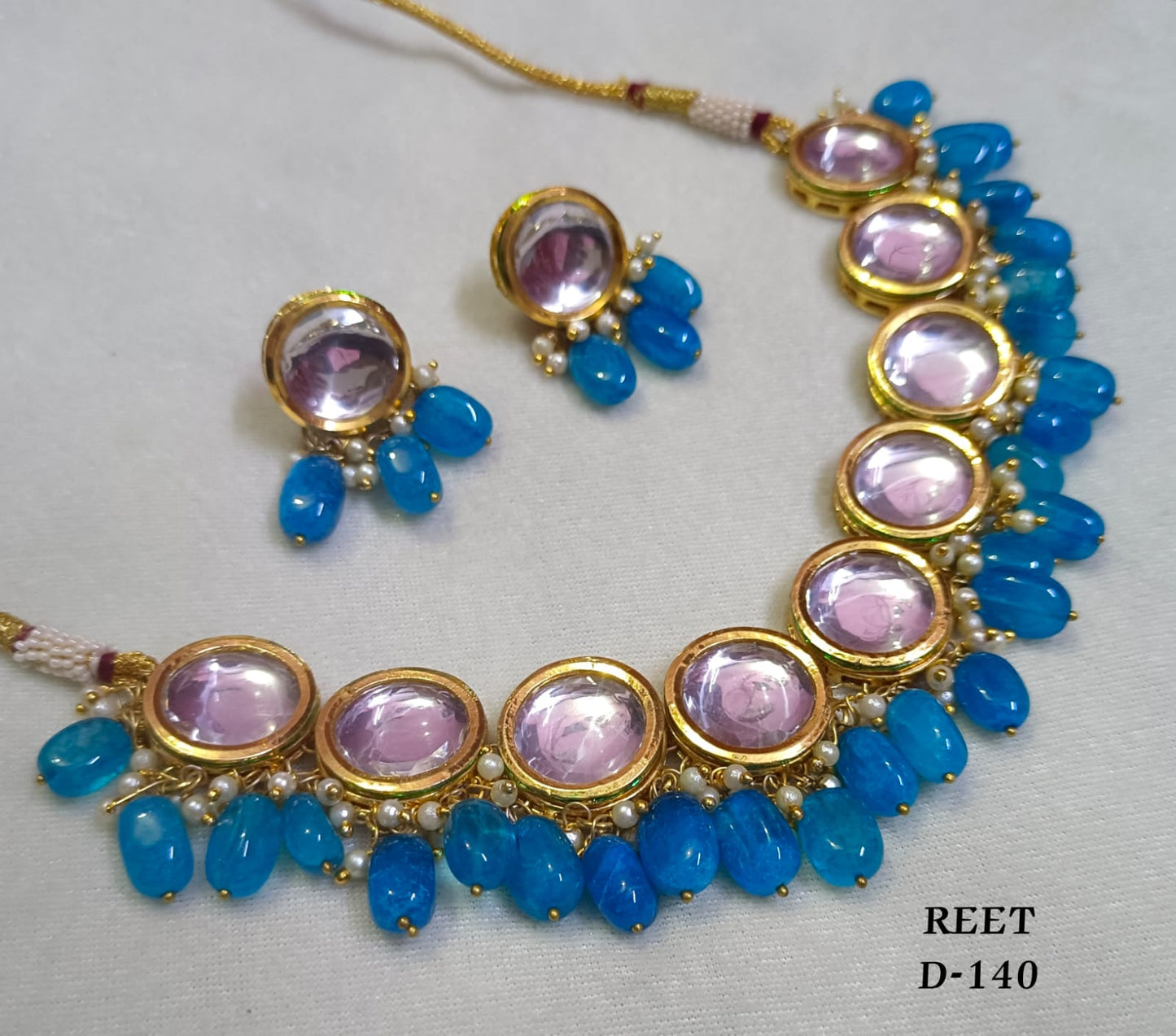 Nacklace (nine Big circle with white Gung and blue beads