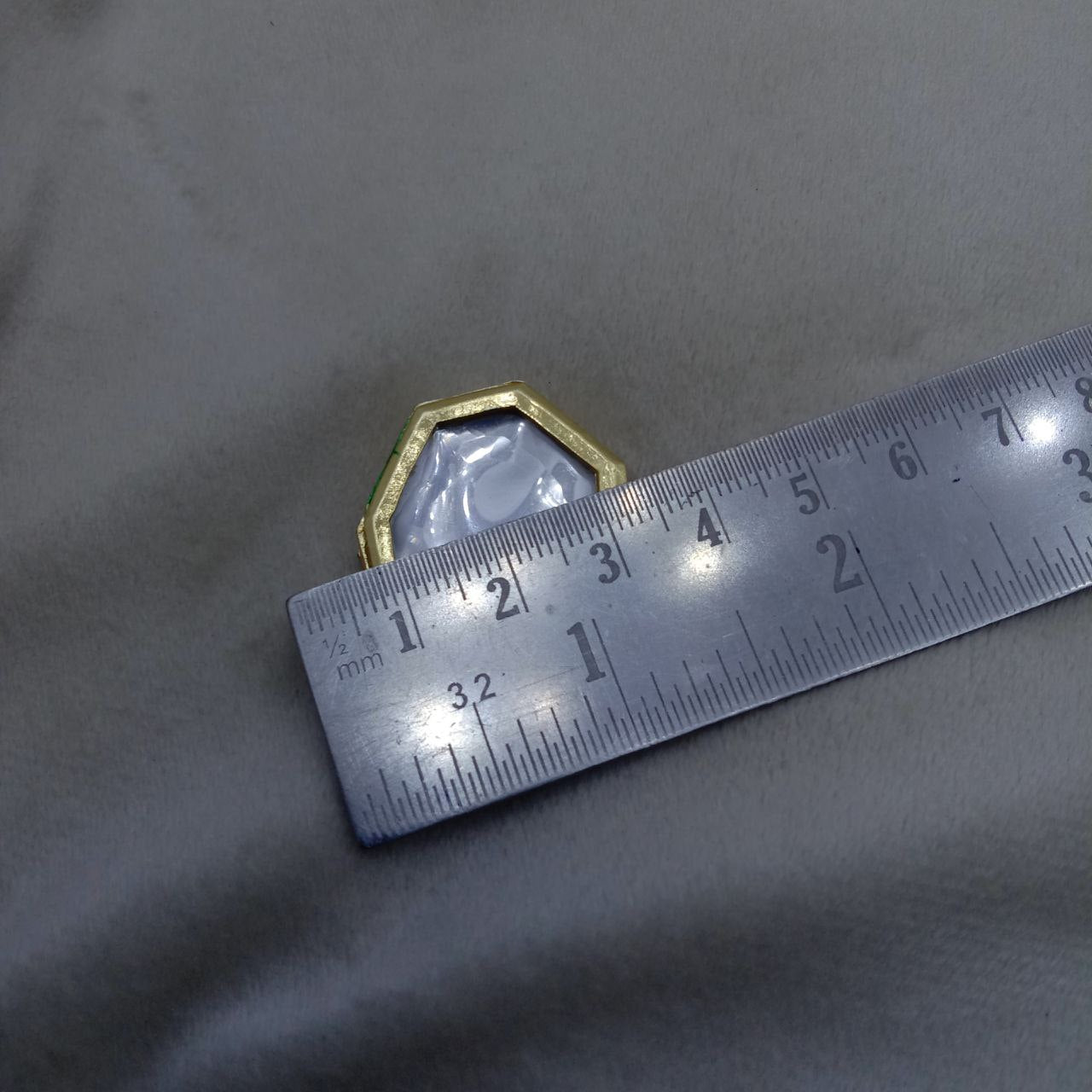 Kundan Pentagons Raw material