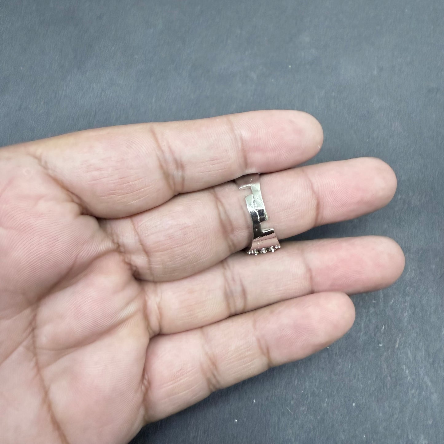 Ad Ring 28