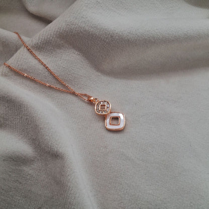 Gold Look Pendent 03