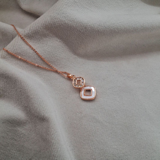 Gold Look Pendent 03