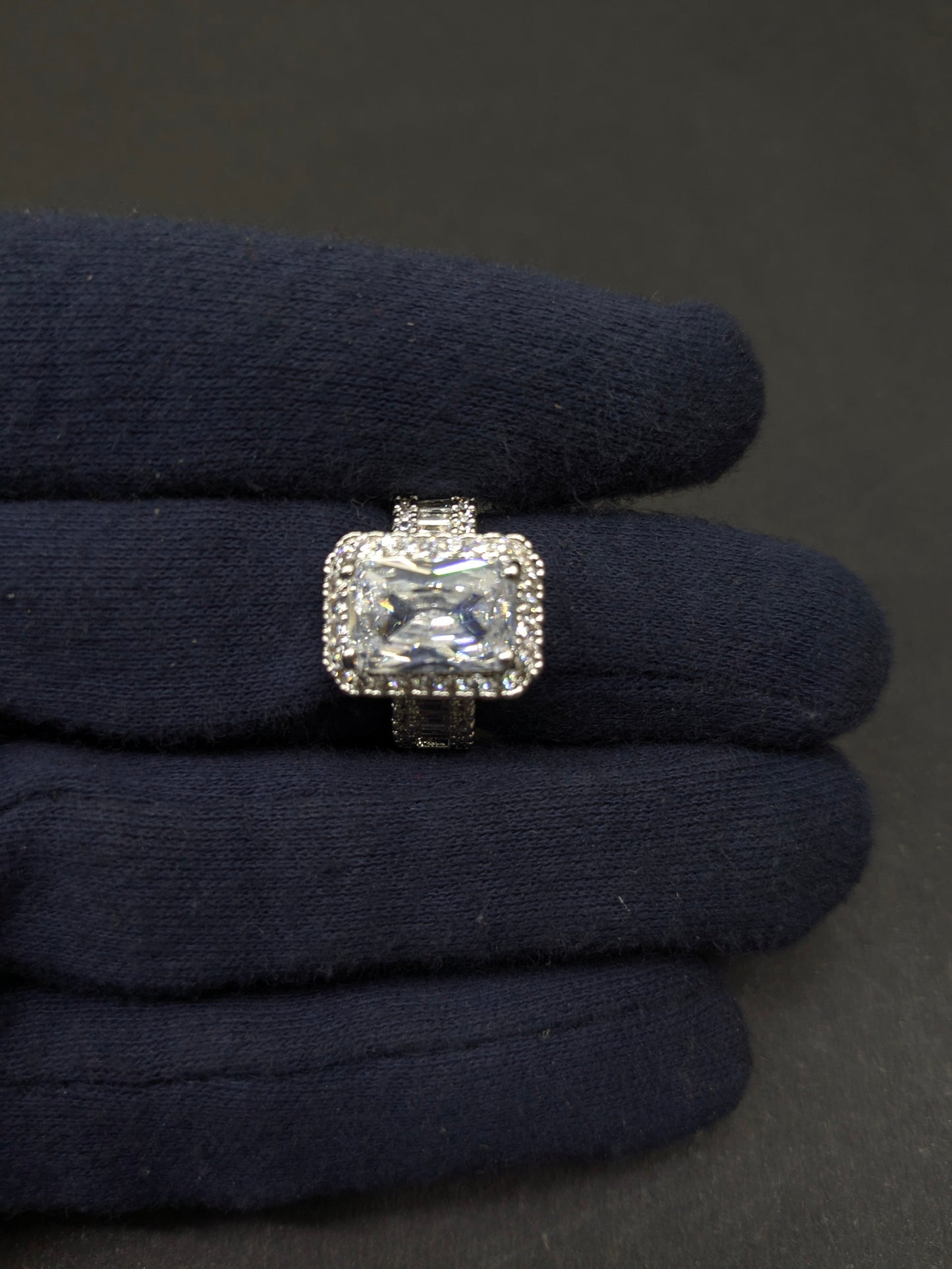 Ad Ring 57