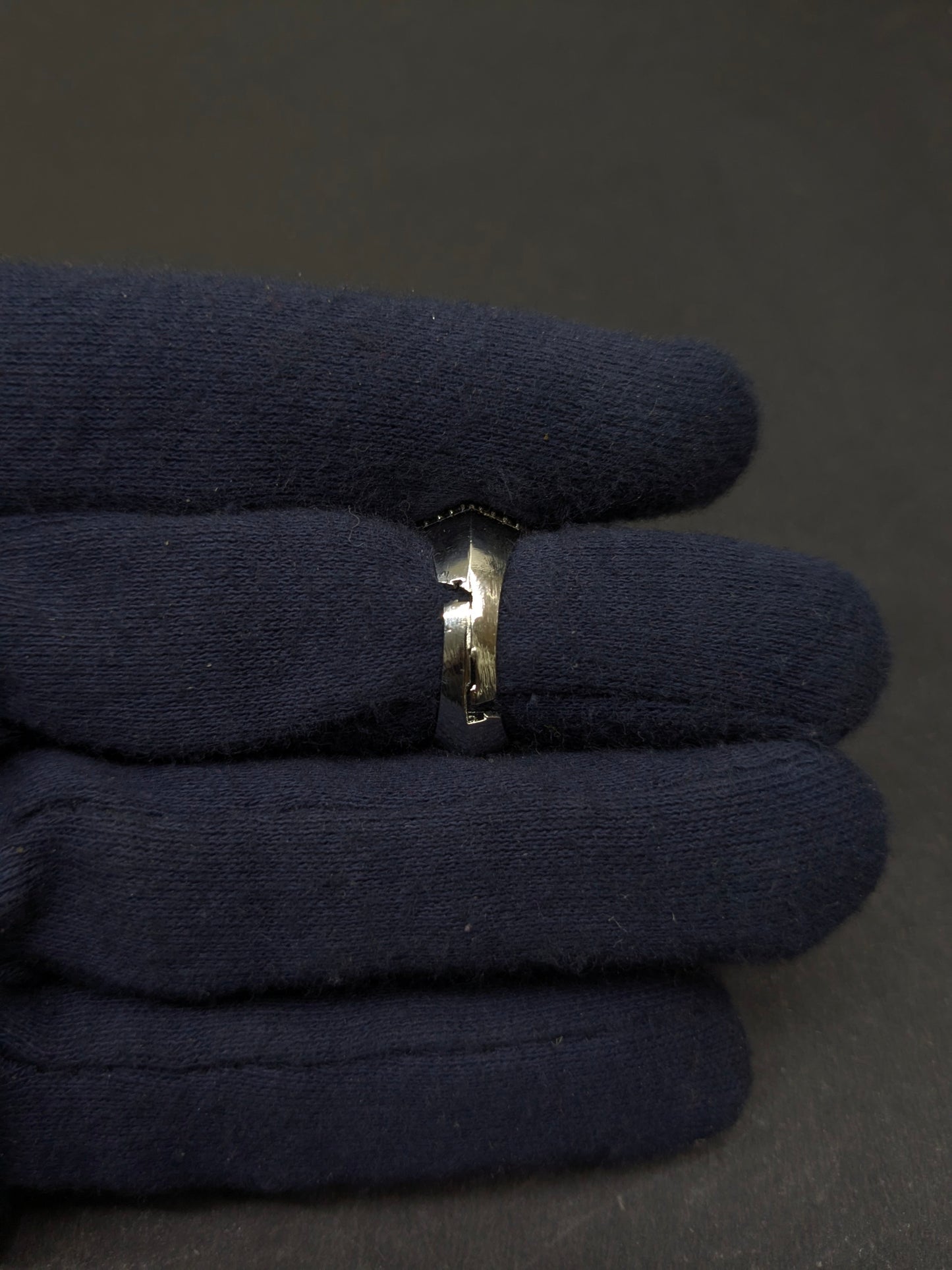 Ad Ring 69