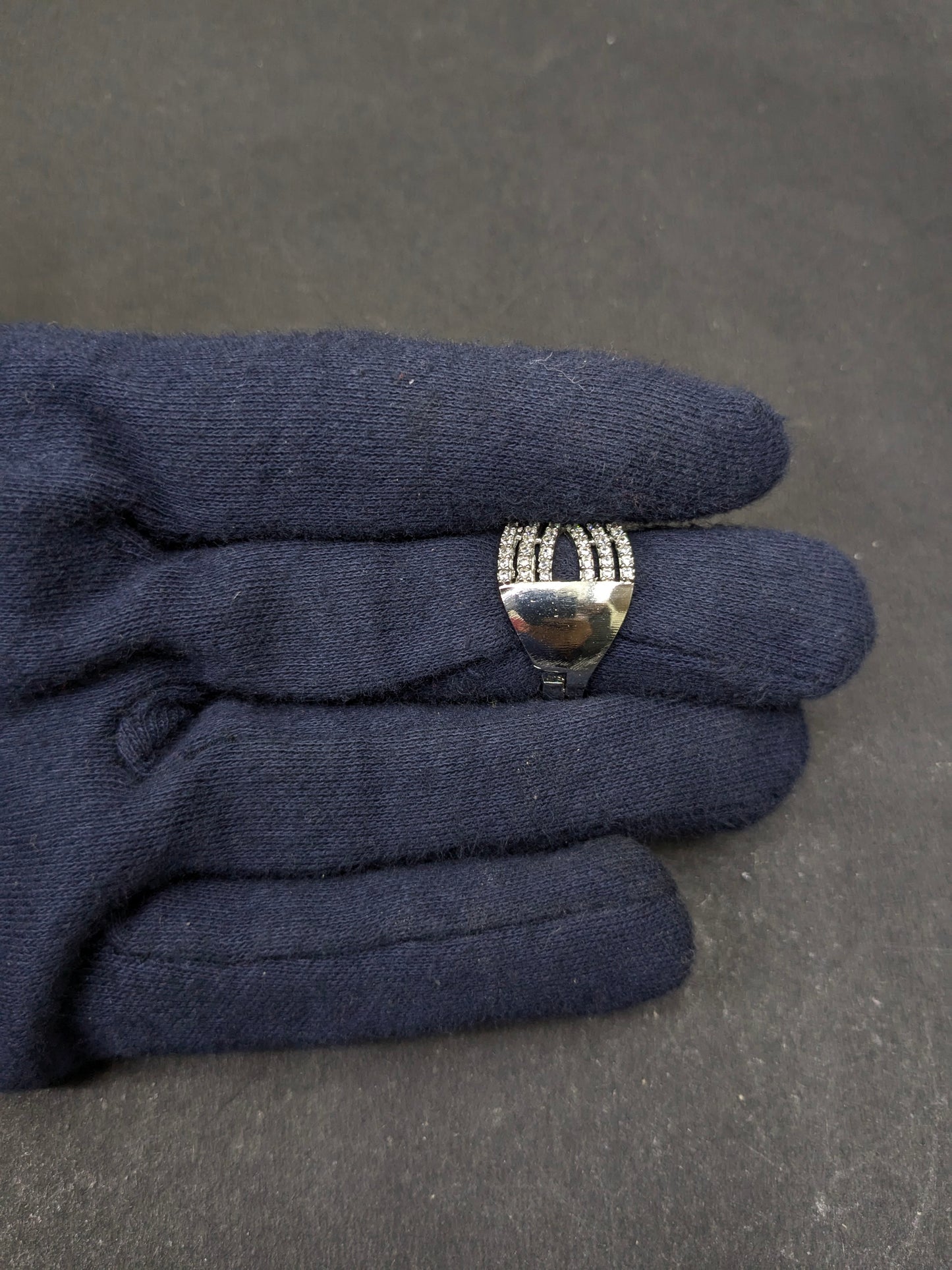 Ad Ring 05