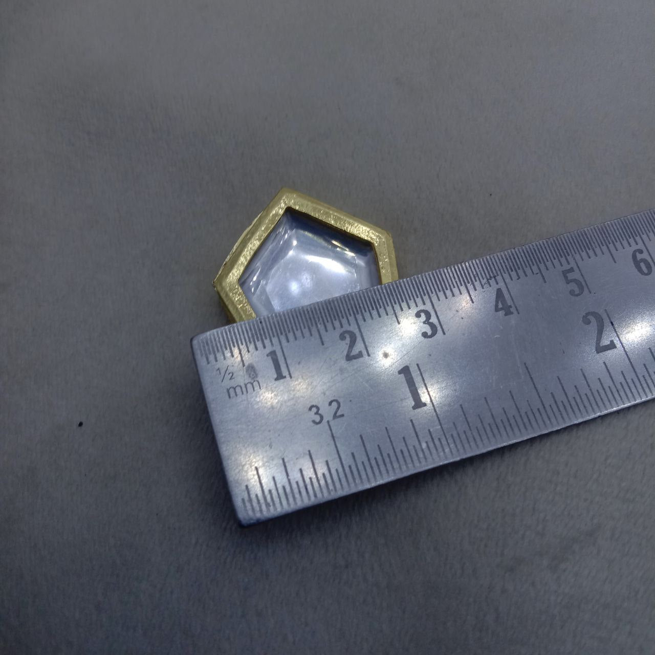 Kundan Pentagon Raw material