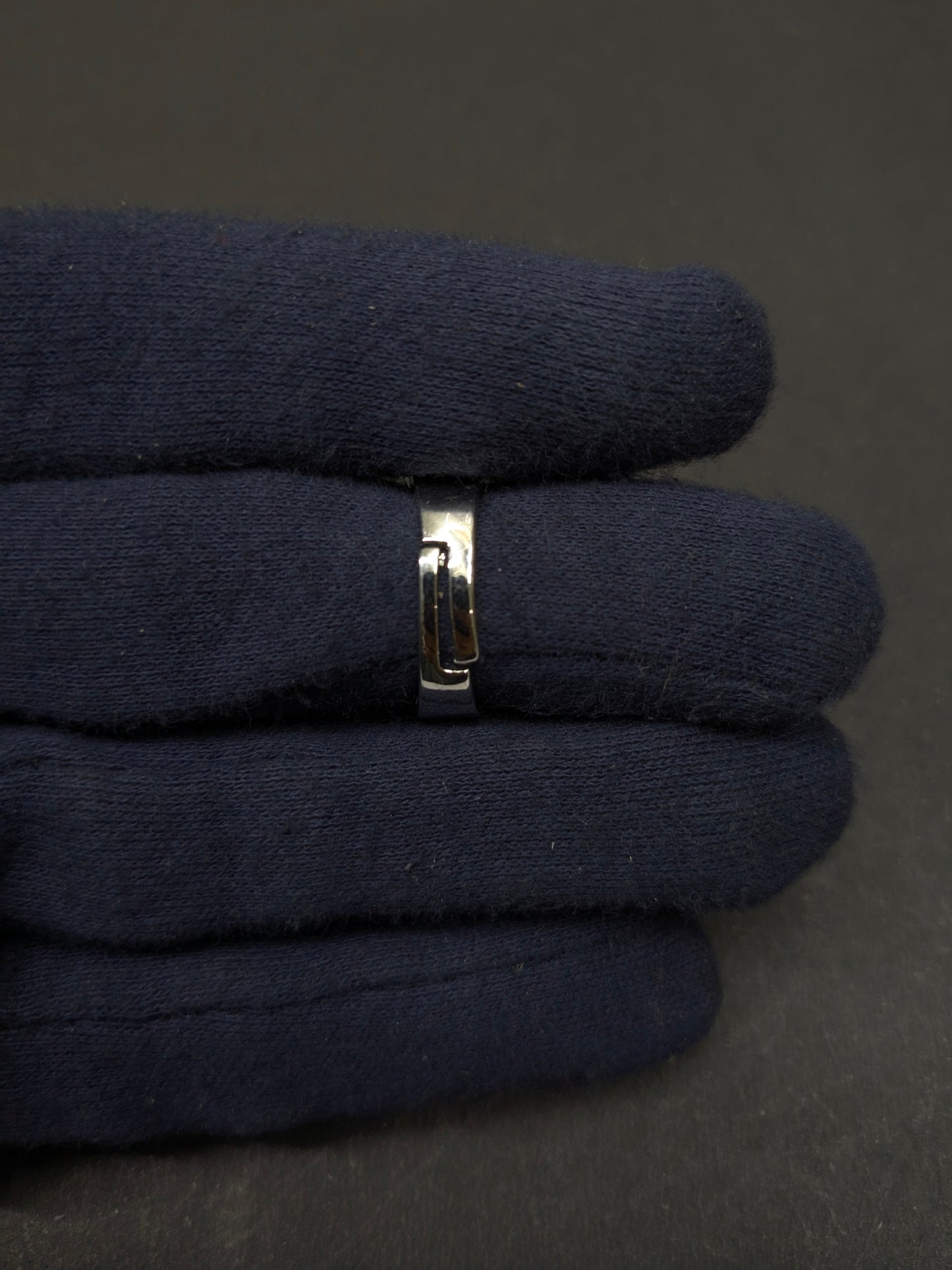 Ad Ring 57