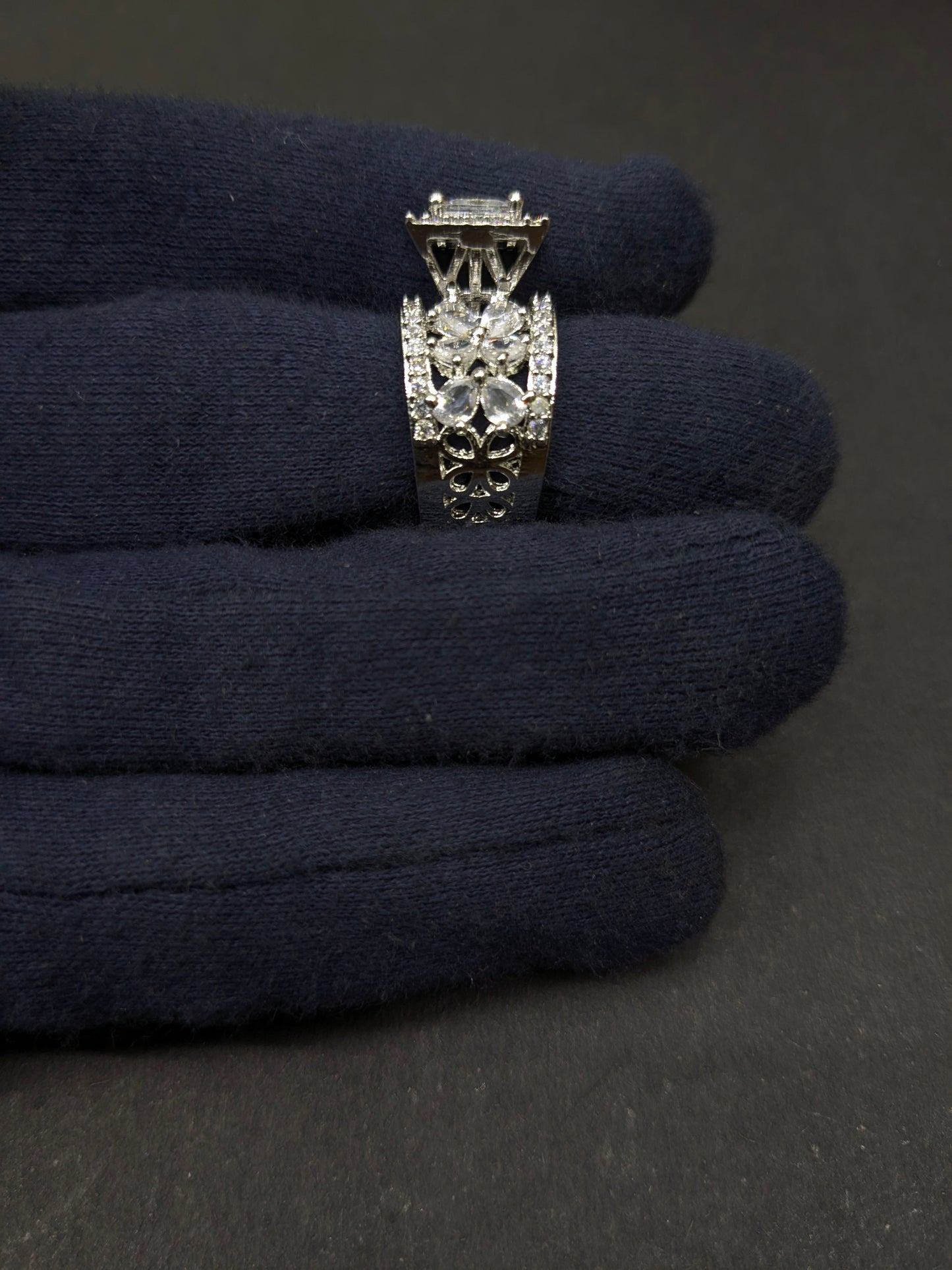 Ad Ring 76
