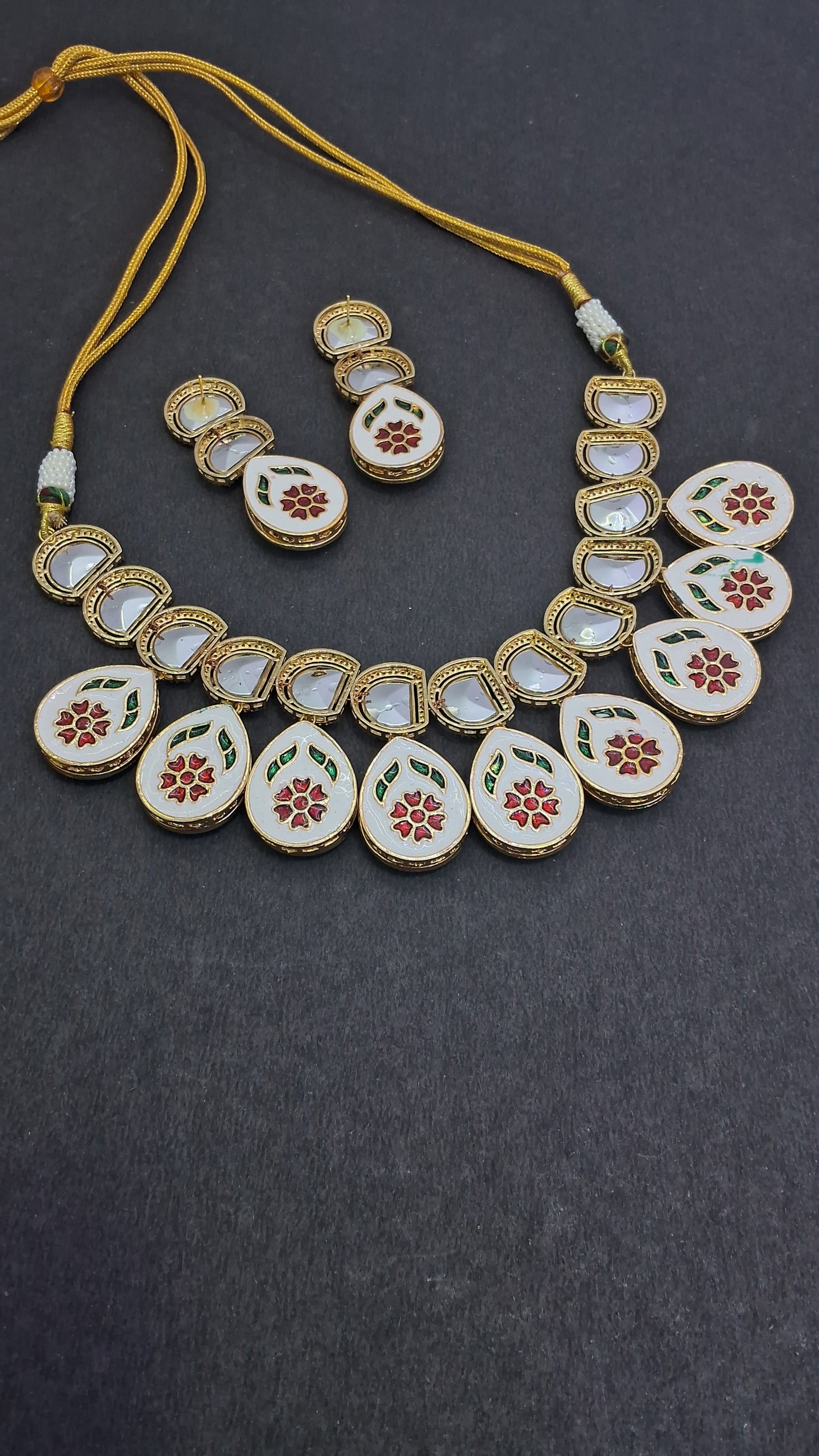 Nacklace ( D cut Drop kundan)