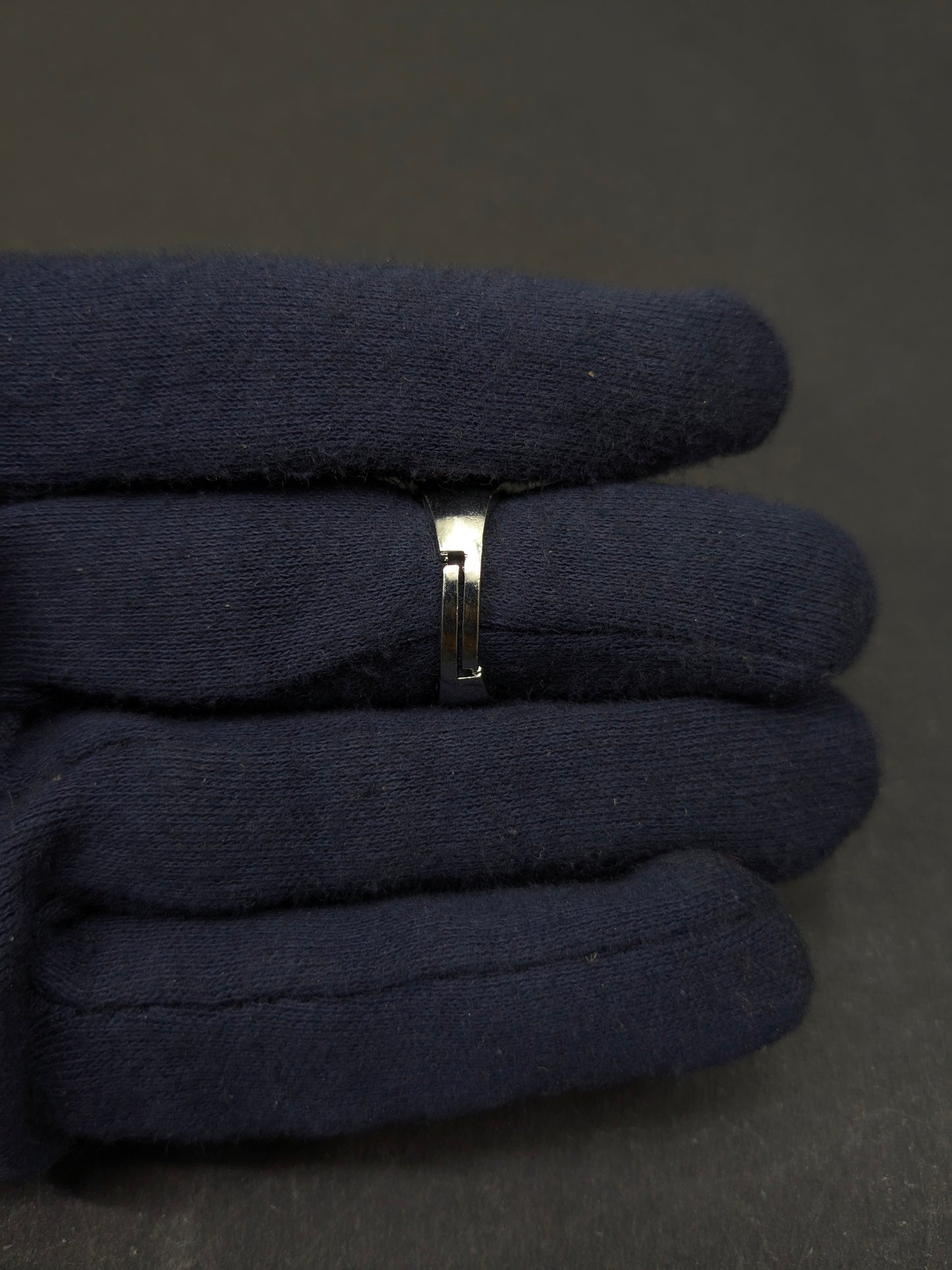 Ad Ring 81